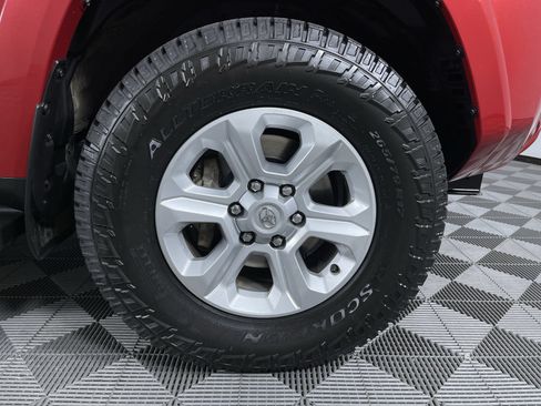 Used 2022 Toyota 4Runner SR5 Premium AWD/4WD image 29