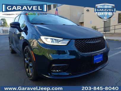 Used 2021 Chrysler Pacifica Touring-L w/ Uconnect Theater Family Group