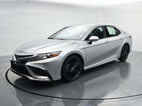 Used 2024 Toyota Camry XSE FWD image 4