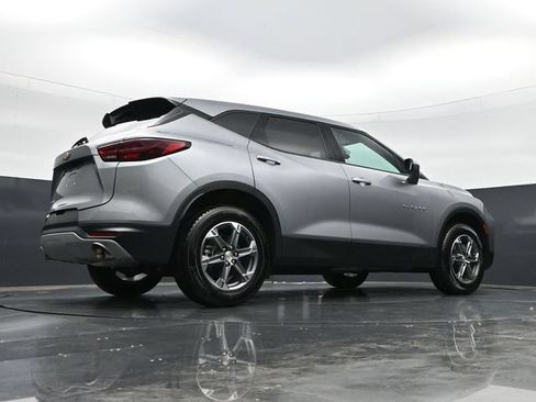 Used 2025 Chevrolet Blazer LT FWD image 39