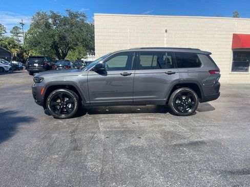 Used 2022 Jeep Grand Cherokee L Laredo RWD image 2