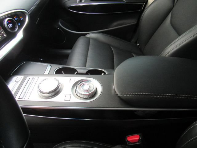 Used 2022 Genesis GV70 2.5T AWD/4WD image 44