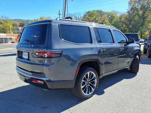 Used 2022 Jeep Wagoneer Series III w/ Premium Group I image 4