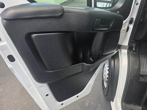 Used 2025 RAM ProMaster 2500 w/ Convenience Group FWD image 18