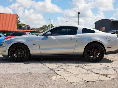 Used 2010 Ford Mustang GT Premium RWD image 4