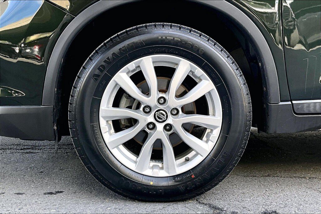 Used 2020 Nissan Rogue SV AWD/4WD image 16