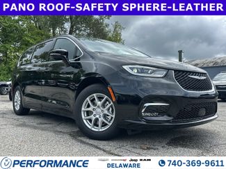 New 2026 Chrysler Pacifica Select image 1