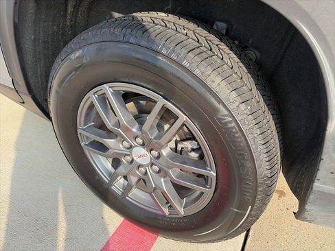 Used 2025 GMC Acadia Elevation image 9