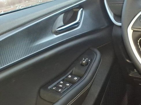 New 2025 Jeep Grand Cherokee L Laredo image 11