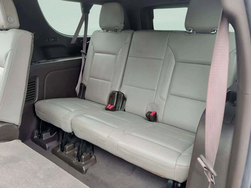 Used 2021 Chevrolet Suburban LT RWD image 32