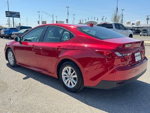 Used 2025 Toyota Camry LE image 4