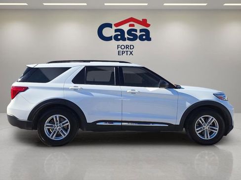 Used 2021 Ford Explorer XLT image 2
