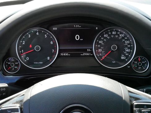 Used 2014 Volkswagen Touareg Sport image 21