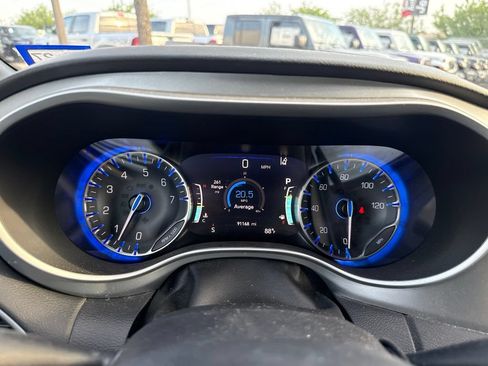 Used 2020 Chrysler Pacifica Touring-L Plus w/ Advanced Safetytec Group FWD image 29