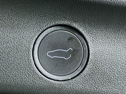 Used 2023 Tesla Model Y Long Range image 32