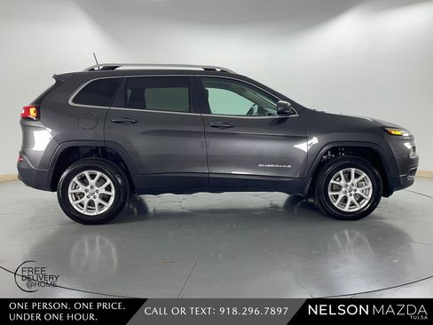 Used 2017 Jeep Cherokee Latitude w/ Safety/Convenience Group image 5