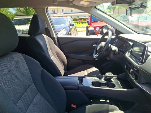 Used 2024 Nissan Rogue SV FWD image 11