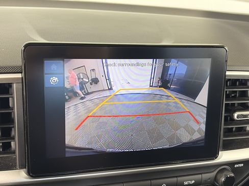 Used 2025 Hyundai Venue SEL FWD image 21