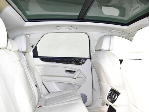 Used 2017 Bentley Bentayga image 25