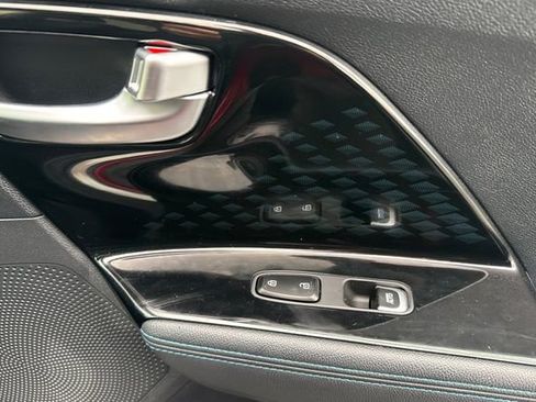 Used 2022 Kia Niro EX Premium image 20