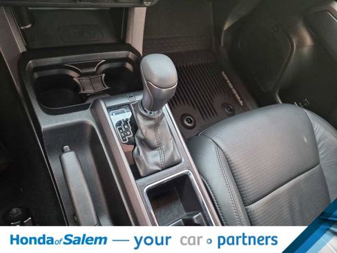 Used 2020 Toyota Tacoma TRD Off-Road image 17