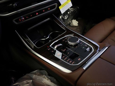 Used 2026 BMW X7 xDrive40i image 16