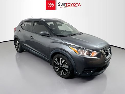 Used 2018 Nissan Kicks SV image 1