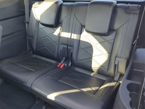 Certified 2024 Volkswagen Atlas SE image 18