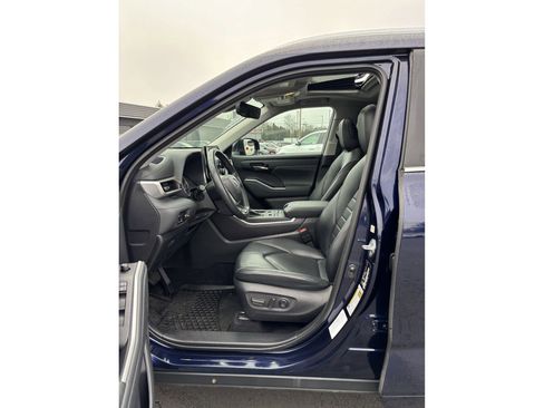 Used 2022 Toyota Highlander XLE image 28