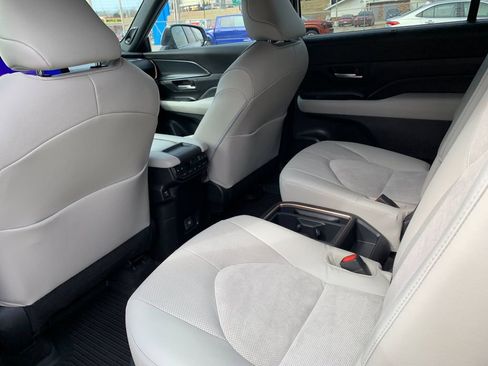 Used 2024 Toyota Grand Highlander AWD Hybrid image 14