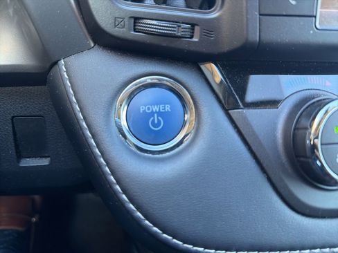 Used 2018 Toyota RAV4 Limited image 26