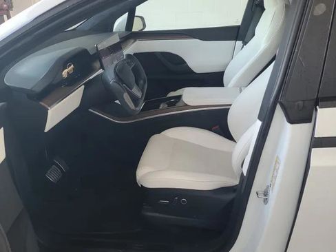 Used 2023 Tesla Model X image 5