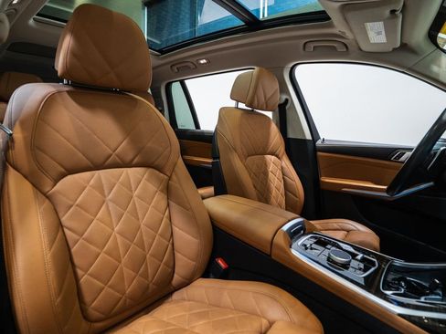 Used 2024 BMW X7 xDrive40i w/ Parking Assistance Package image 13