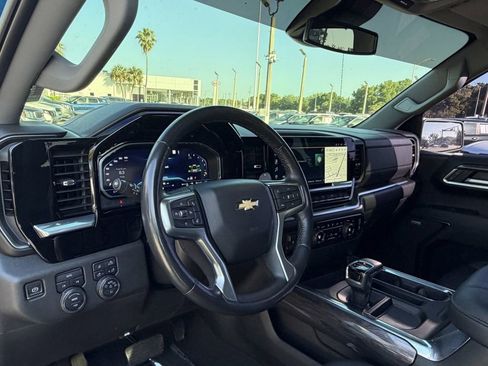 Used 2022 Chevrolet Silverado 1500 LTZ AWD/4WD image 18
