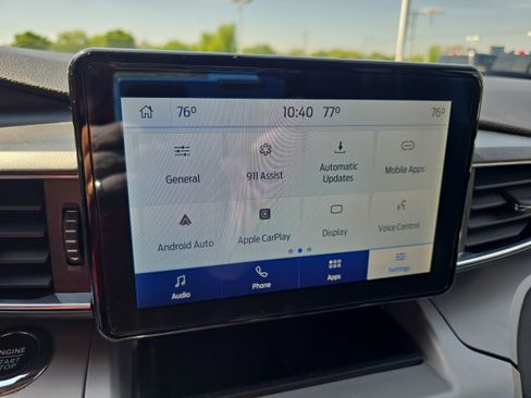 Used 2022 Ford Explorer XLT w/ Equipment Group 202A AWD/4WD image 12
