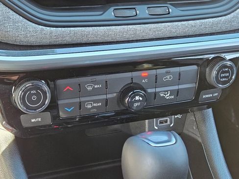 New 2026 Jeep Compass Latitude image 23