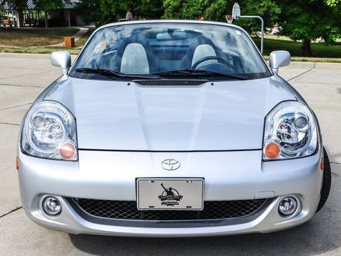 Used 2003 Toyota MR2 image 10