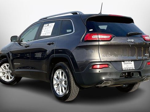 Used 2018 Jeep Cherokee Latitude Plus w/ Comfort/Convenience Group image 11