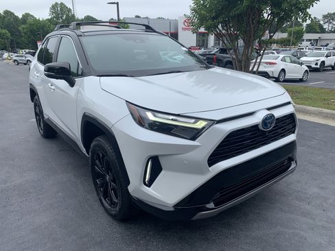 Used 2023 Toyota RAV4 XSE AWD/4WD image 3