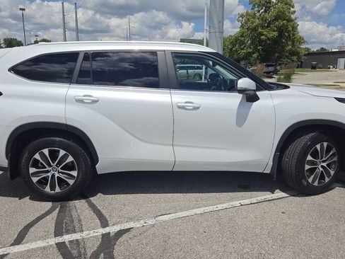 Used 2023 Toyota Highlander XLE FWD image 9