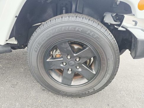 Used 2015 Jeep Wrangler Unlimited Sahara image 18