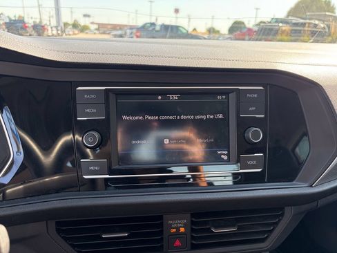 Used 2020 Volkswagen Jetta SE w/ SE Cold Weather Package FWD image 21