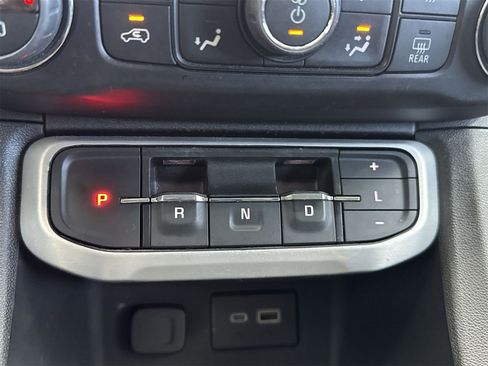 Used 2022 GMC Acadia SLE w/ Driver Convenience Package image 25