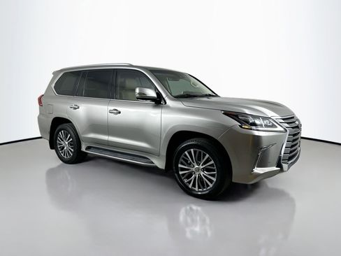 Used 2019 Lexus LX 570 4WD w/ Luxury Package image 3