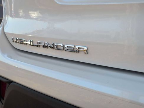 Used 2023 Toyota Highlander L image 13