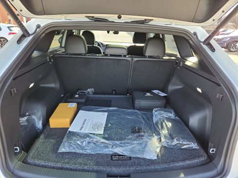 New 2026 Volkswagen Atlas Cross Sport SEL R-Line image 10