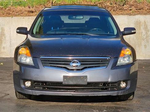 Used 2008 Nissan Altima 3.5 SE w/ Premium Pkg image 2