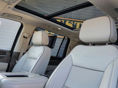Used 2021 GMC Yukon XL Denali w/ Denali Premium Package image 23