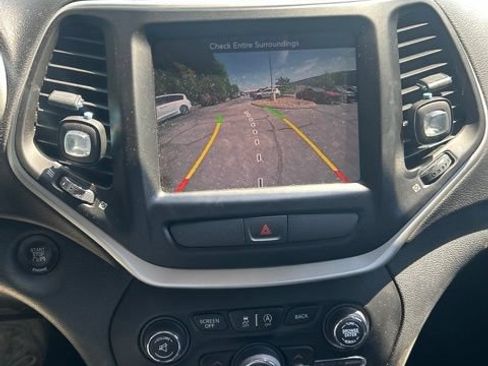 Used 2016 Jeep Cherokee Trailhawk w/ Comfort/Convenience Group AWD/4WD image 18