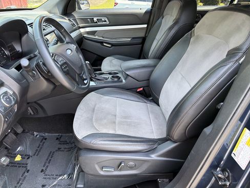 Used 2017 Ford Explorer XLT w/ Equipment Group 202A FWD image 9